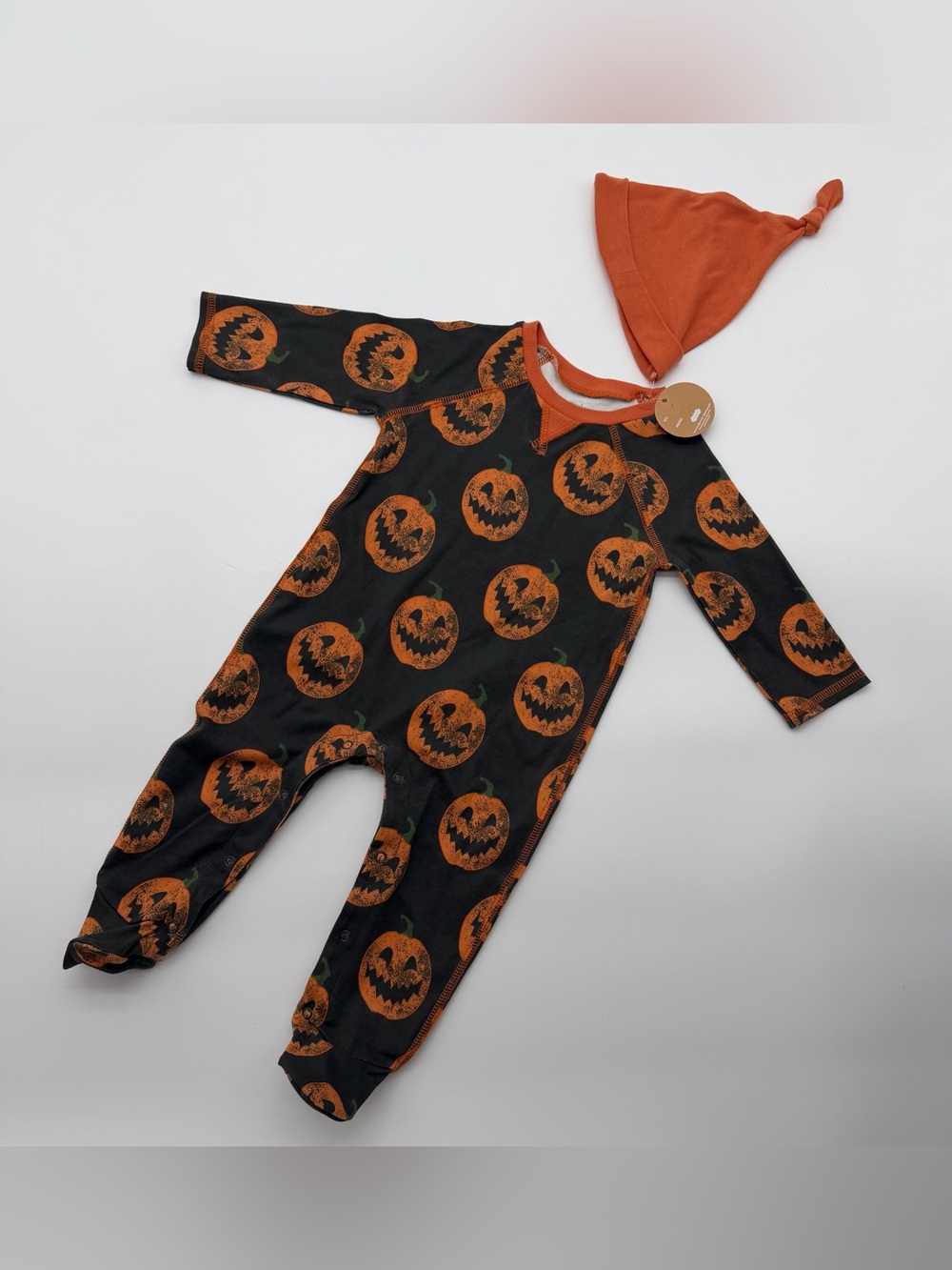 NWT Mud Pie Black and Orange Jack-O'-Lantern Footed Pajamas with Orange Knot Hat